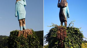 إن تمثالا خشبيا آخر لترامب في قرية تقع شمال العاصمة ليوبليانا أحرق في كانون الثاني/يناير الماضي- تويتر