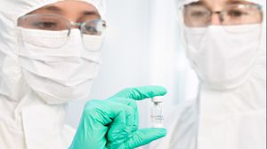 أكد المشرف على اللقاح الجديد عدم حدوث أي آثار جانبية على المتطوعين الذين تناولوا اللقاح- الموقع الرسمي لكيور فاك