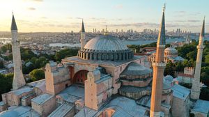آيا صوفيا كانت كتدرائية حولها الفاتح إلى مسجد وبعدها قام أتاتورك بجعلها متحفا وعادت بعهد أردوغان جامعا- الأناضول