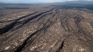 انفتح صدع يبلغ طوله 35 ميلا في الصحراء الإثيوبية في عام 2005 نتيجة الصفائح التكتونية التي انتشرت القارة ببطء