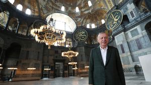 أردوغان ختم رغبته الطويلة بفتح آيا صوفيا، التي فتحها محمد الفاتح، للصلاة منذ تسعة عقود- صفحة أردوغان الرسمية تويتر 