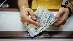  لامس سعر صرف الليرة اللبنانية عتبة الـ 15 ألف ليرة للدولار الواحد في السوق السوداء- جيتي