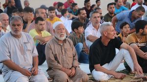 توافد الفلسطينيين بقطاع غزة لأداء صلاة العيد مع ارتفاع صيحات التكبير والتهليل- عربي21