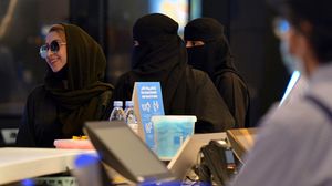 سمحت السلطات للمرأة السعودية سابقا بقيادة السيارة - جيتي