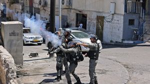 اشتبكت قوات الاحتلال مع مقاومين فلسطينيين فجر الاثنين في جنين- جيتي