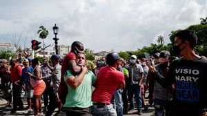 قال الرئيس الكوبي قبل إقراره بالمظاهرات إن "ما يراه العالم في كوبا كذبة"- جيتي