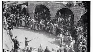 صورة تعود إلى عام 1898 تمثل دبكة فلسطينية في عرس فلسطيني