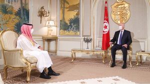 قال التلفزيون السعودي إن ابن فرحان نقل تحيات الملك سلمان ونجله محمد ولي العهد للرئيس التونسي- واس