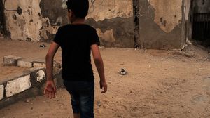 تعتقل قوات الاحتلال أطفالا فلسطينيين بشكل دوري بتهمة المشاركة في المواجهات في الضفة- جيتي 