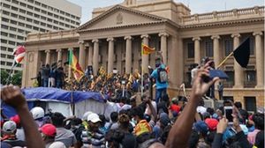 في الأرجنتين وصلت المظاهرات الحاشدة إلى أبواب قصر الرئاسة في العاصمة- تويتر