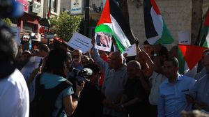 خرج المشاركون في مسيرة وسط رام الله رفضا لزيارة بايدن- الأناضول