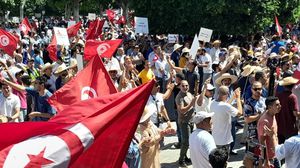 تجددت المظاهرات في تونس احتجاجا على الوضع المعيشي والاجتماعي - الأناضول