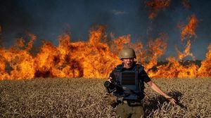 نيران تشتعل في محاصيل القمح الشاسعة بأوكرانيا الصيف الماضي جراء الحرب- وزارة الدفاع الأوكرانية