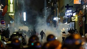 تستمر الاحتجاجات الليلية في فرنسا منذ مقتل نائل صباح الثلاثاء - جيتي