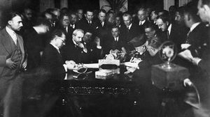 صورة لتوقيع معاهدة لوزان التي ظهرت بعدها الجمهورية التركية- أرشيفية