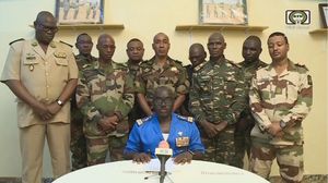 بدأ الانقلاب باعتقال الرئيس محمد بازوم وإعلان سيطرة الجيش على السلطة- جيتي
