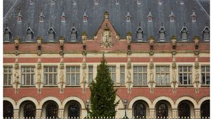 بدأت جلسات المحاكمة اليوم الثلاثاء في مقر محكمة العدل الدولية بمدينة لاهاي الهولندية- جيتي