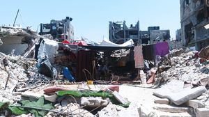فلسطينيون في المخيم نصبوا خياما على أنقاض منازلهم رافضين النزوح منه- عربي21