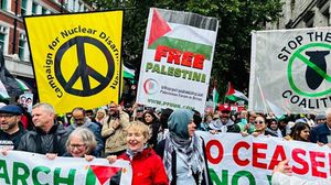 شهدت شوارع لندن اليوم تظاهرة حاشدة شارك فيها مئة ألف متظاهر لدعم القضية الفلسطينية. (عربي21)