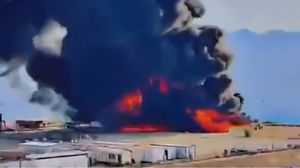 محاولات للسيطرة على الحريق الكبير الذي اندلع في الحقل- إكس