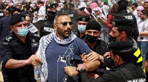 يخول محافظ العاصمة باحتجاز النشطاء إداريا دون العرض على القضاء - جيتي