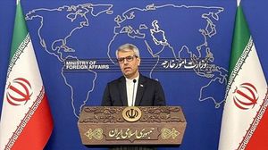  تأمل طهران أن يُشكل اللقاء بوابة لإحياء مسار تفاوضي متعدد الأطراف قد يُعيد صياغة اتفاق شامل، أو يُمهّد على الأقل لخفض التصعيد واستعادة بعض قنوات التواصل التي جُمّدت بفعل التصعيد العسكري الأخير. (الأناضول)