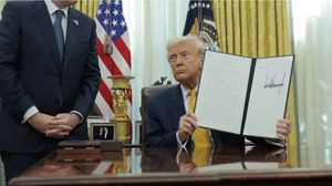 يأتي هذا الضغط الحقوقي على الفيفا في وقت تُواجه فيه إدارة الرئيس دونالد ترامب انتقادات متزايدة بسبب سياساتها المتشددة تجاه الهجرة.. (إكس)