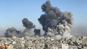 الاحتلال استهدف الحي بأكثر من 20 صاروخا ثقيلا وتم رصد تصاعد دخان كثيف وانفجارات من المناطق المستهدفة- إكي