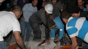 عمليات انتشال الضحايا من تحت الأنقاض بعد قصف النظام لحلب بالقنابل البرميلية - الأناضول