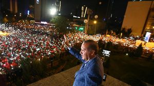 أردوغان يحيي الجماهير التركية بعد ظهور نتائج فوزه بالرئاسة - الأناضول