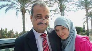 اسماء البلتاجي مع والدها المعتقل محمد البلتاجي - فيس بوك