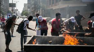 متظاهرون خلال مواجهات مع الأمن المصري بذكرى رابعة - الأناضول