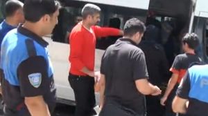 الشرطة التركية تنقل لاجئين سوريين في غازي عنتاب إلى المخيمات