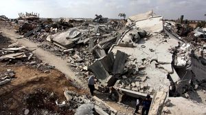 ركام منازل الغزيين بعد أن قصفها الاحتلال - الأناضول