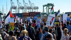 سفن الاحتلال التجارية تتعرض للمضايقات من المتضامنين مع غزة في مختلف دول العالم - (مواقع تواصل)