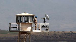 مراقبو الأمم المتحدة يقومون بدورية على الحدود السورية مع إسرائيل - أرشيفية