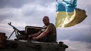 جندي أوكراني في خطوط المواجهة مع الانفصاليين - الأناضول