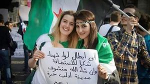 صورة للإيطاليتين فانيسا وغريتا نشرتها شبكة "سوريا مباشر"