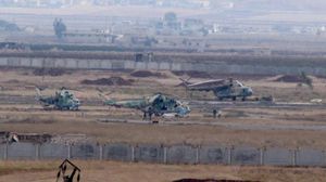 طائرات هيليوكبتر رابضة في مطار حماه العسكري ـ غوغل