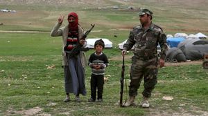 تجنيد أطفال الإيزيديين للدفاع عن أنفسهم من هجمات تنظيم الدولة ـ سالايت