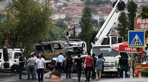صورة الشاحنة المفخخة التي استهدفت مقر شرطة الفاتح باسطنبول ـ أ ف ب