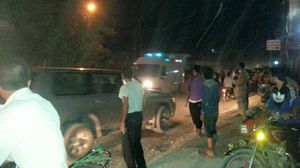 صورة تداولها النشطاء لسيارات الإسعاف ببلدة أطمة ـ "فيسبوك"