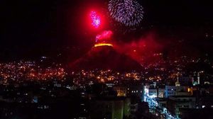 الألعاب النارية تنطلق من قلعة القاهرة في تعز بعد طرد الحوثيين منها