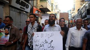 فلسطينيون يتضامنون مع الأسير علان في رام الله - الأناضول