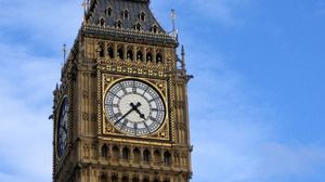بيغ بن أشهر ساعات العالم  التي تعلو برج البرلمان البريطاني - أرشيفية