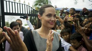 أنجلينا جولي تدافع عن ضحايا العنف الجنسي في بورما - أ ف ب
