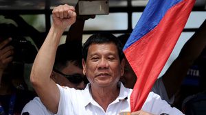 الرئيس الفلبيني توعد بأكل أكباد "الارهابيين  - أ ف ب 