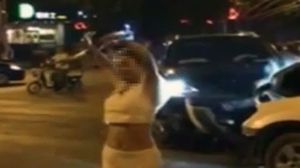 رجح الشرطة أن المرأة قامت بهذا لتخفيف العقوبة- يوتيوب
