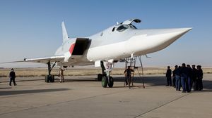القاذفات الاستراتيجية الروسية "تو-22 إم 3" في مطار همدان الإيراني- تويتر