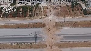لحظة فرار المليشيات الشيعية من المدرسة الفنية الجوية جنوبي حلب - يوتيوب